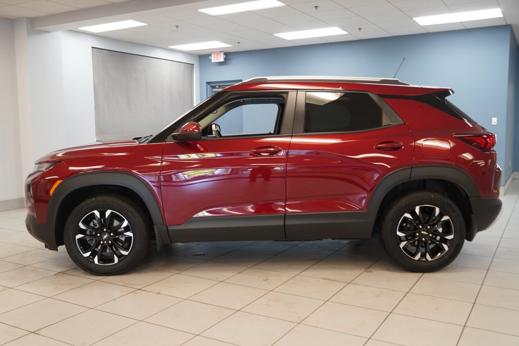 Certified 2023 Chevrolet TrailBlazer LT w/ LPO, Blackout Package AWD/4WD image 2