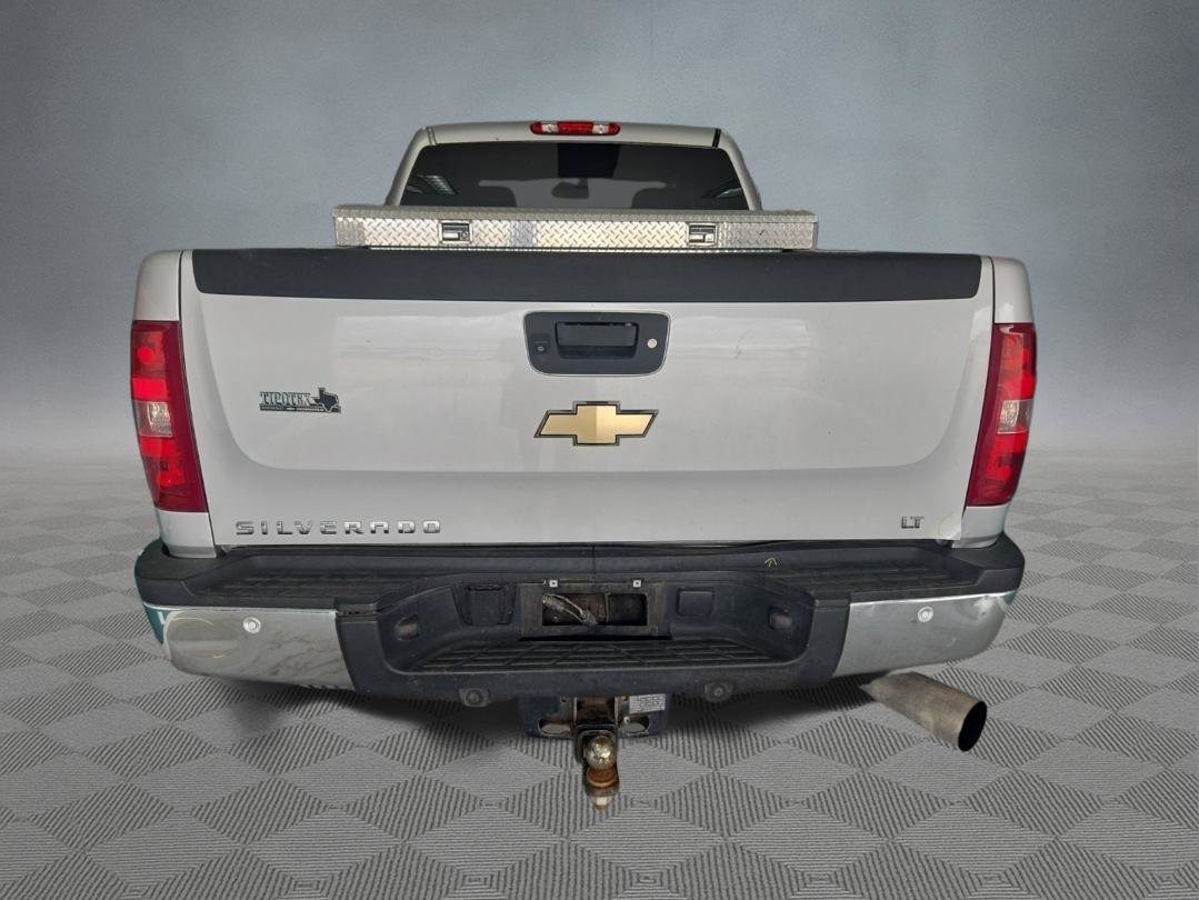 Used 2011 Chevrolet Silverado 2500 LT w/ Interior Plus Package AWD/4WD image 5