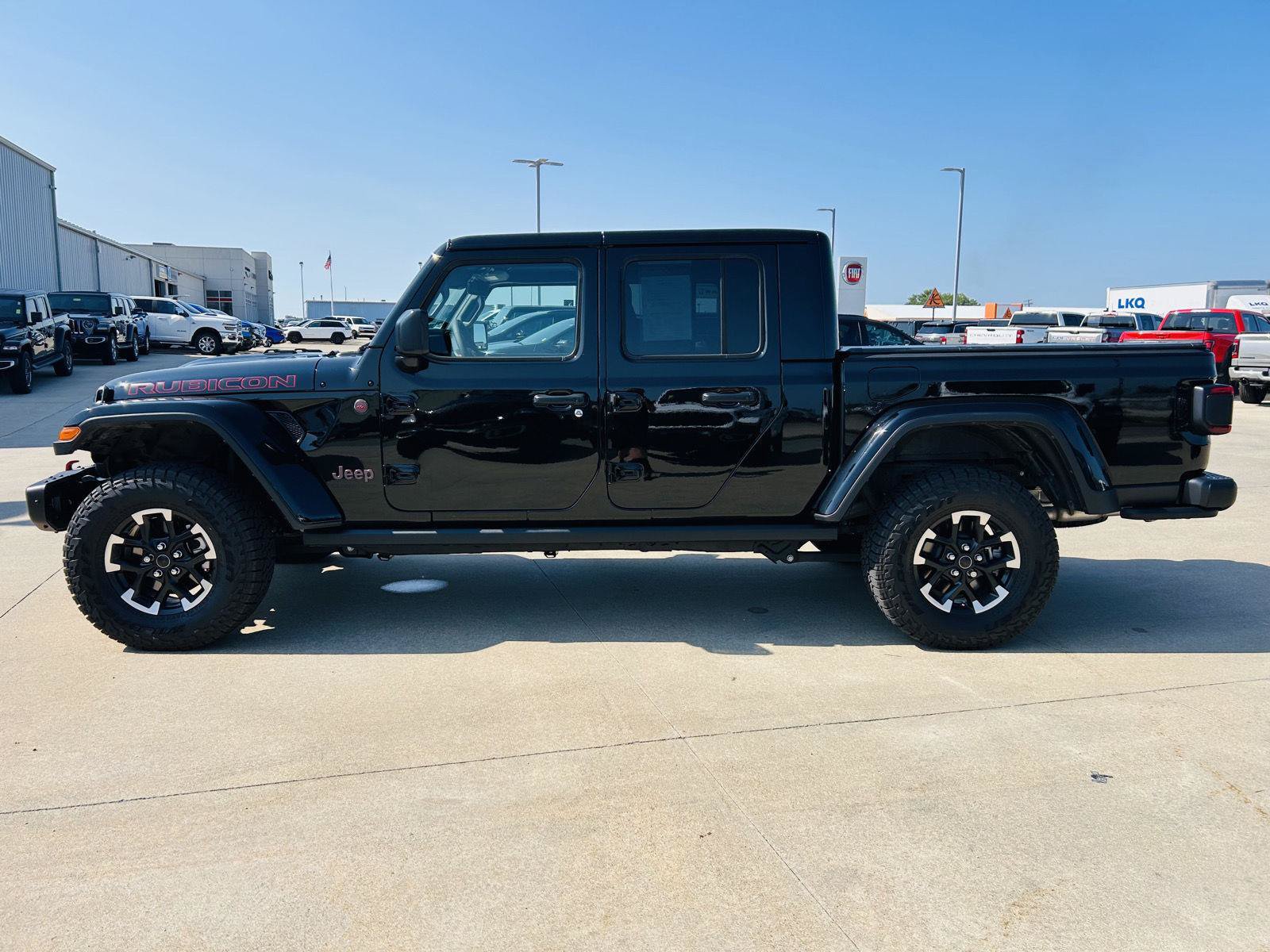 Used 2024 Jeep Gladiator Rubicon AWD/4WD image 37