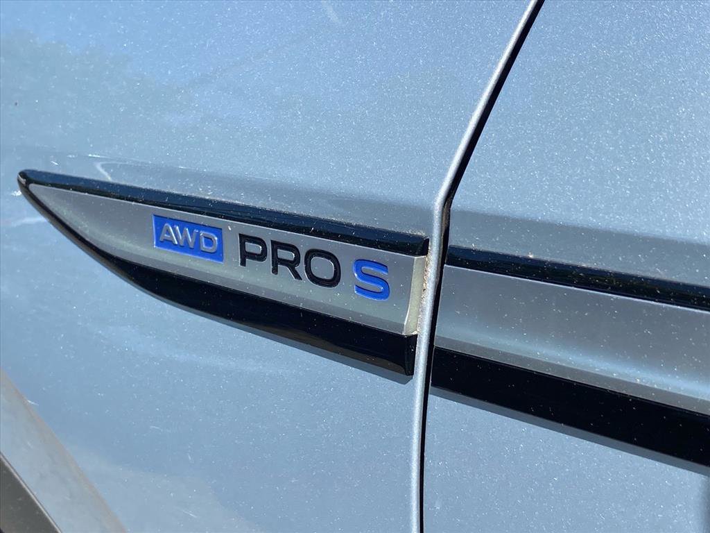 Certified 2022 Volkswagen ID.4 Pro S w/ Gradient Package AWD/4WD image 5