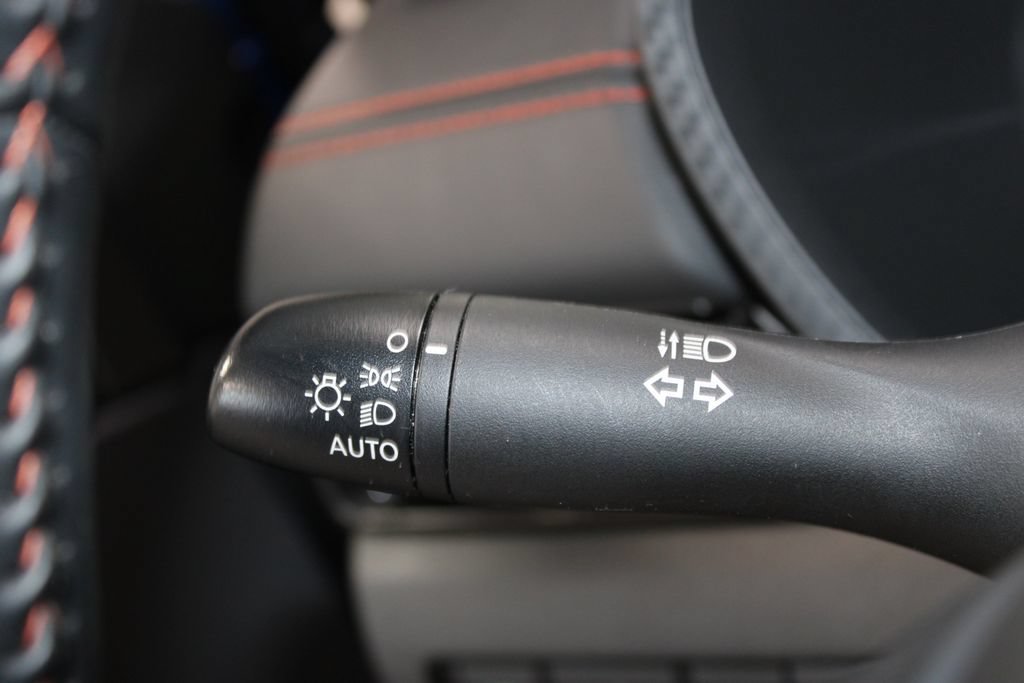 Used 2025 Nissan Sentra SR FWD image 32