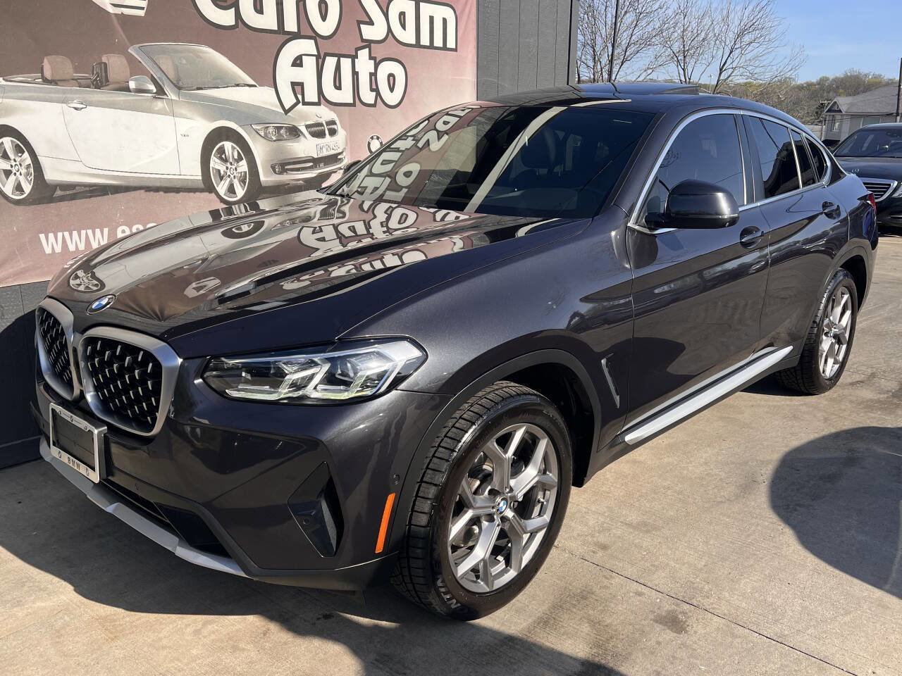 Used 2022 BMW X4 xDrive30i w/ Parking Assistance Package image 3