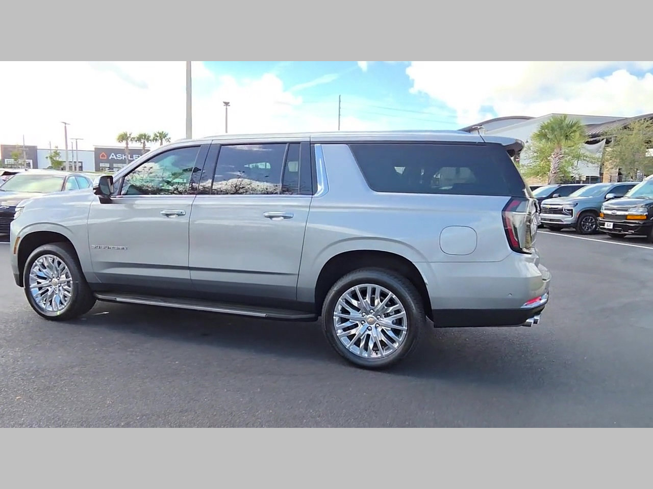 New 2026 Chevrolet Suburban Premier image 22