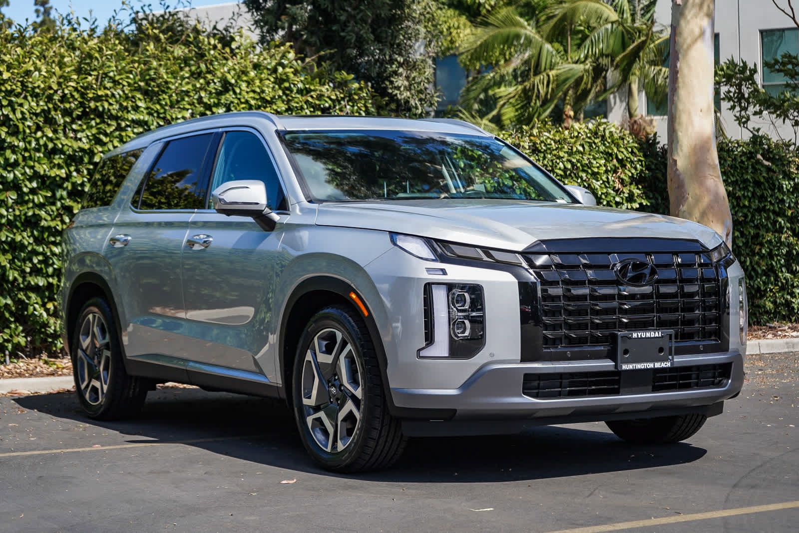 Used 2023 Hyundai Palisade Limited w/ Cargo Package FWD image 3