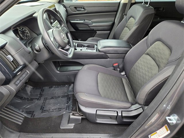 Used 2023 Nissan Pathfinder S image 13