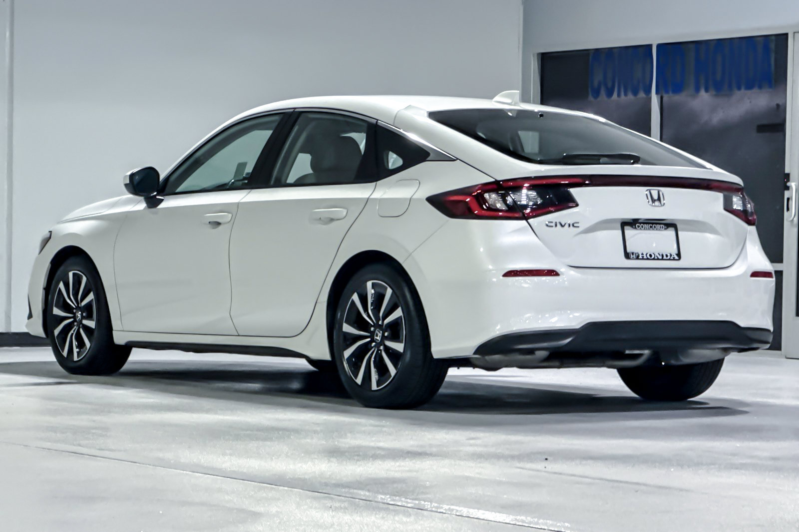 Certified 2024 Honda Civic EX-L image 3