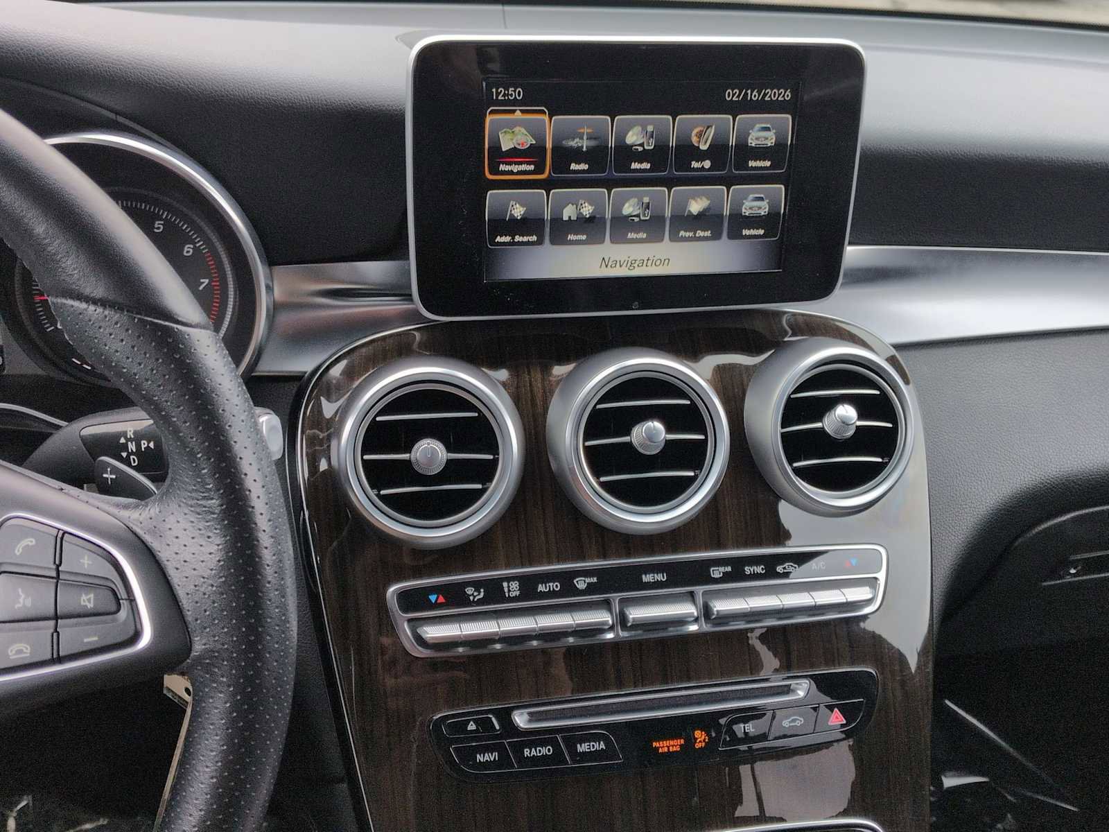 Used 2019 Mercedes-Benz GLC 300 4MATIC image 28