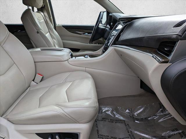 Used 2020 Cadillac Escalade ESV Premium Luxury image 24