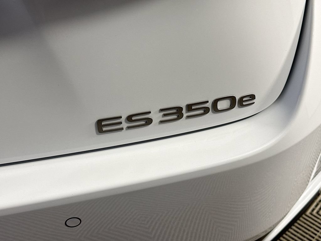 New 2026 Lexus ES 350e FWD image 22