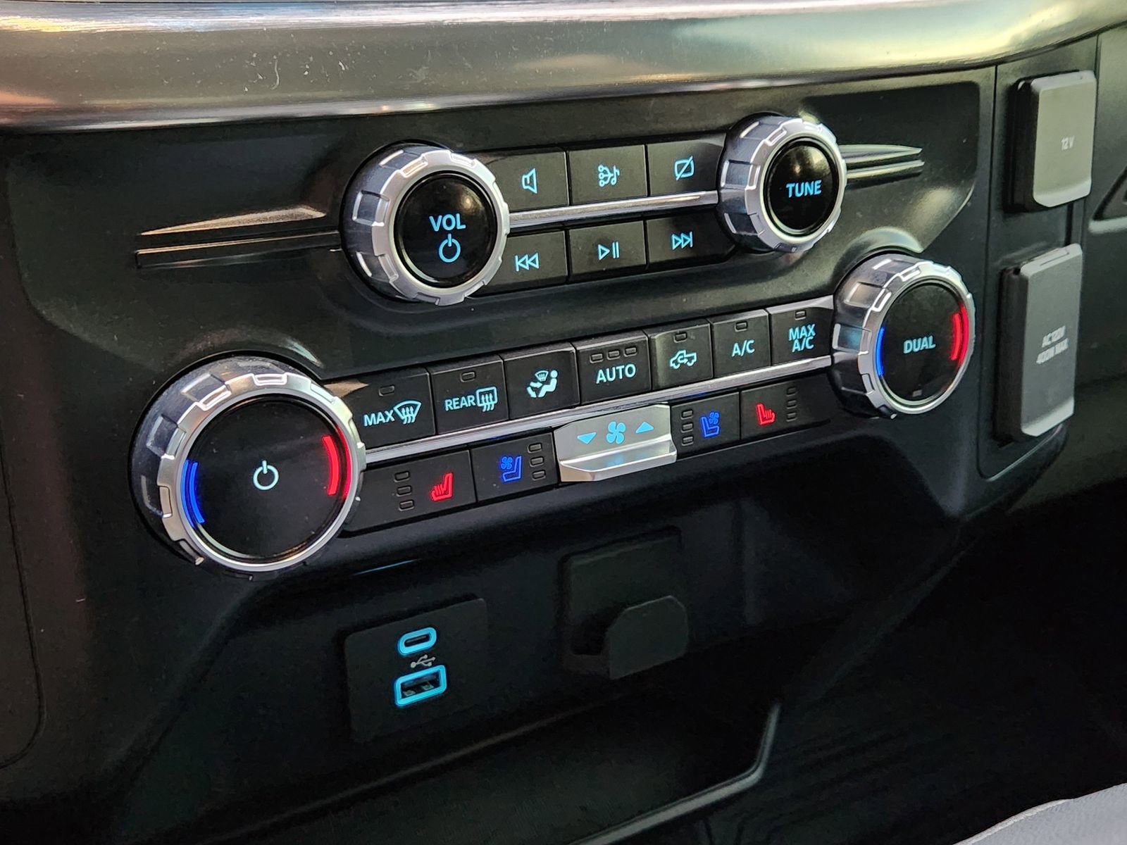 Used 2022 Ford F150 Lariat w/ Equipment Group 501A Mid image 24