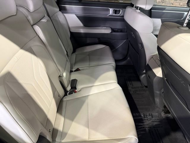 Used 2025 Hyundai Santa Fe SEL image 4