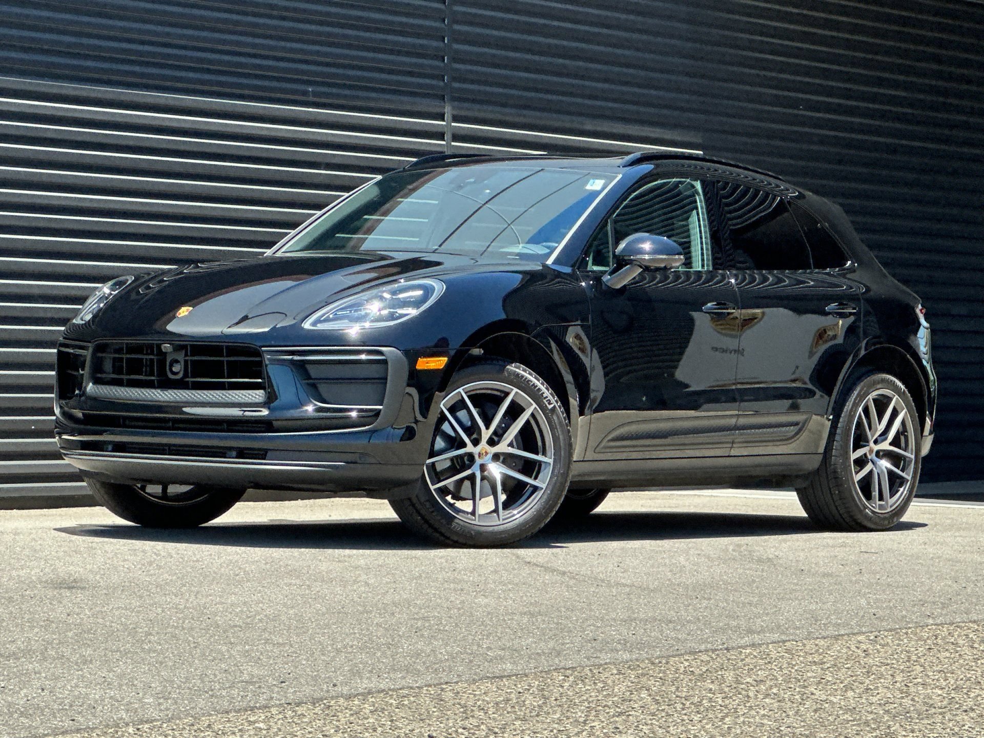 Certified 2026 Porsche Macan AWD/4WD image 1