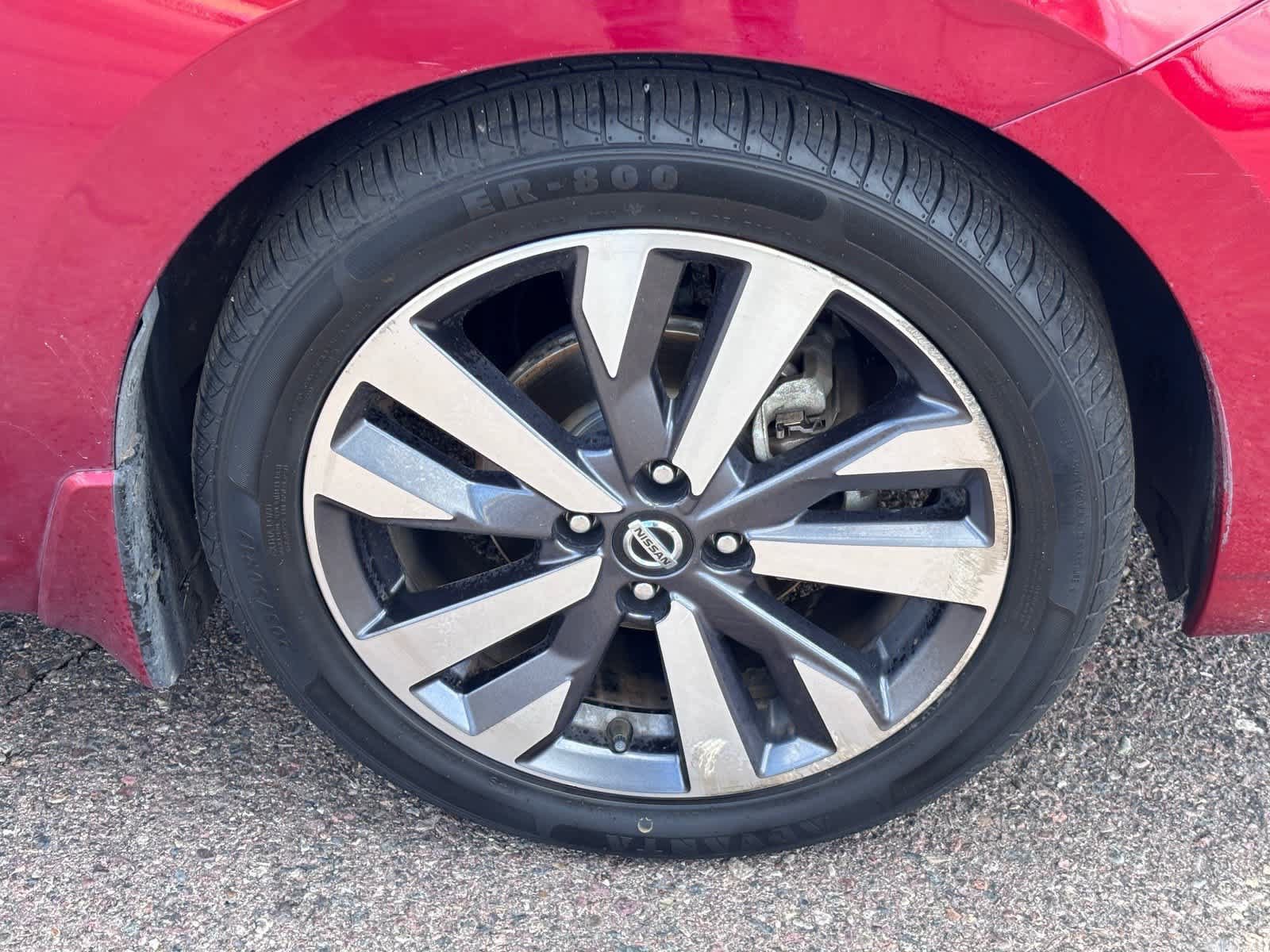 Used 2020 Nissan Versa SR w/ Convenience Package FWD image 9