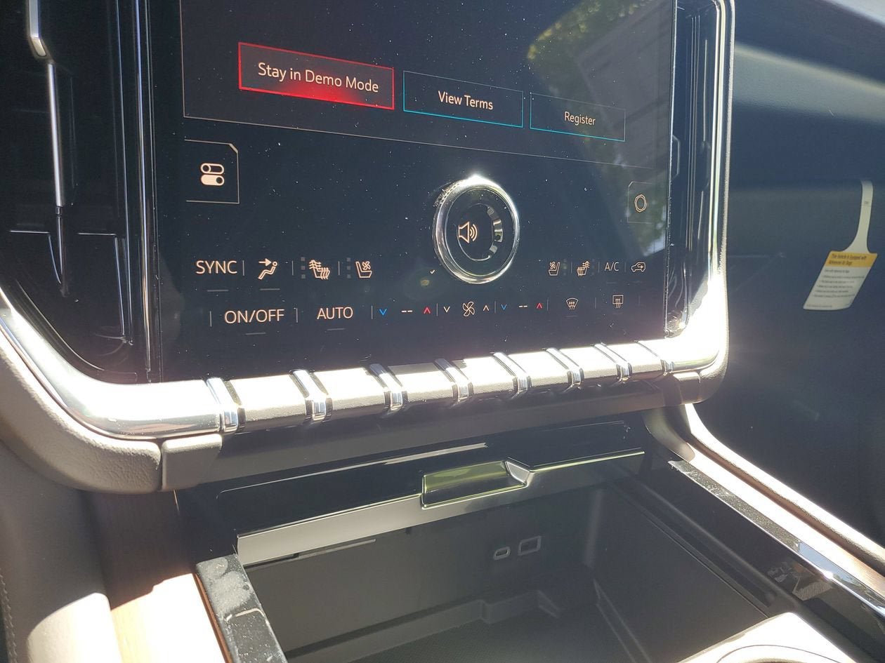 New 2026 GMC Yukon XL Denali w/ Sun & Power Step Package AWD/4WD image 23