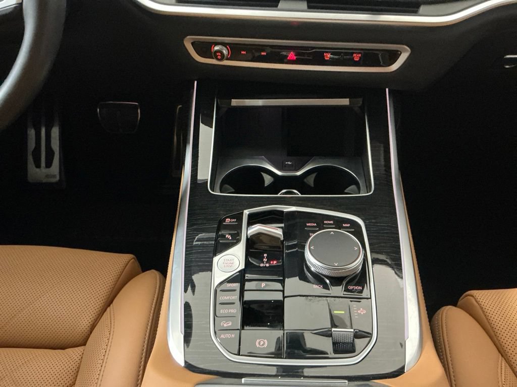 Certified 2024 BMW X7 xDrive40i w/ M Sport Package AWD/4WD image 13