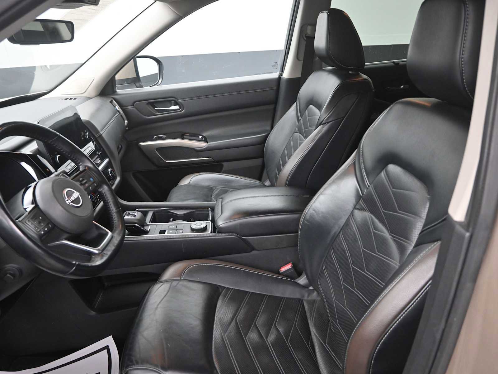 Used 2023 Nissan Pathfinder Platinum w/ Cargo Package image 21