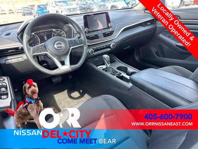 Used 2025 Nissan Altima 2.5 SV FWD image 12