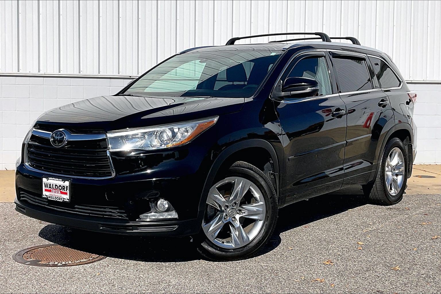 Used 2014 Toyota Highlander Limited Platinum AWD/4WD image 2