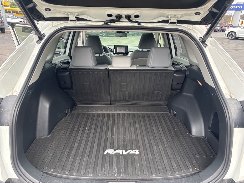 Used 2020 Toyota RAV4 XLE Premium image 36