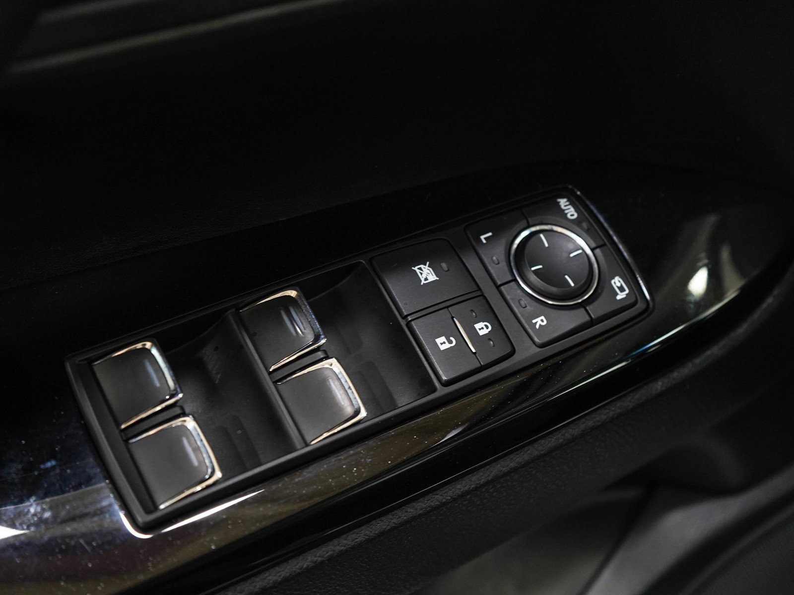 Used 2018 Lexus LX 570 4WD image 26