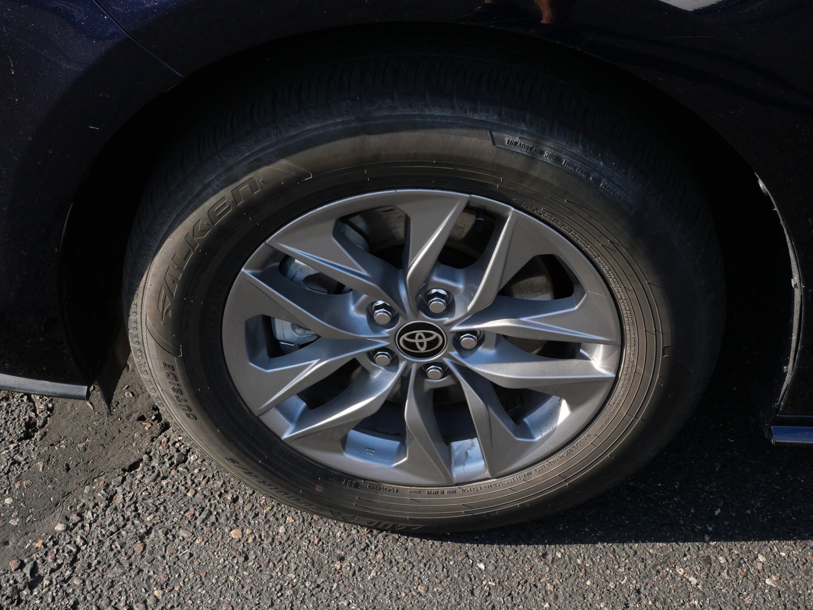 Used 2025 Toyota Sienna LE AWD/4WD image 15