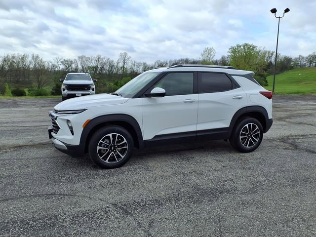 Used 2025 Chevrolet TrailBlazer LT AWD/4WD image 34