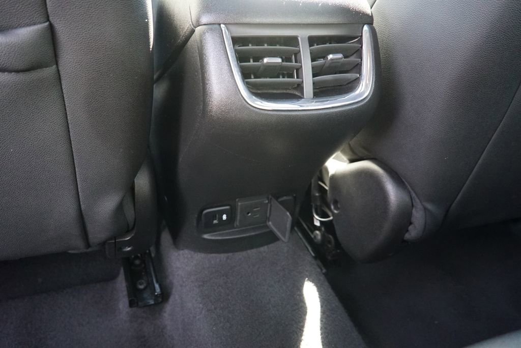 Used 2024 Chevrolet Malibu LT FWD image 12