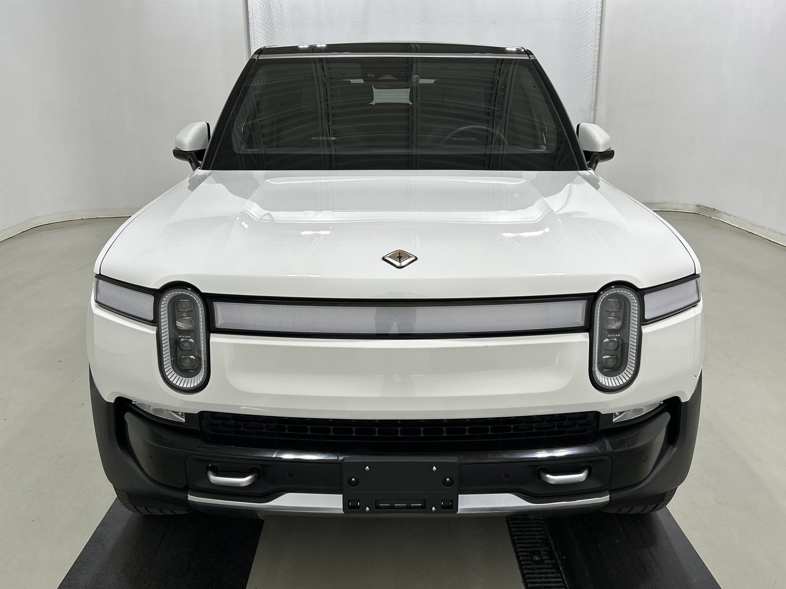 Used 2024 Rivian R1S Adventure image 8