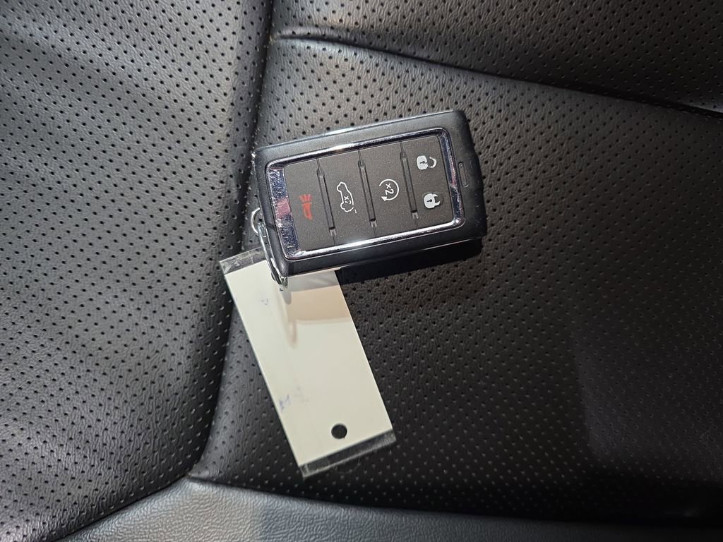 Used 2024 Jeep Grand Cherokee L Limited w/ Luxury Tech Group II image 40