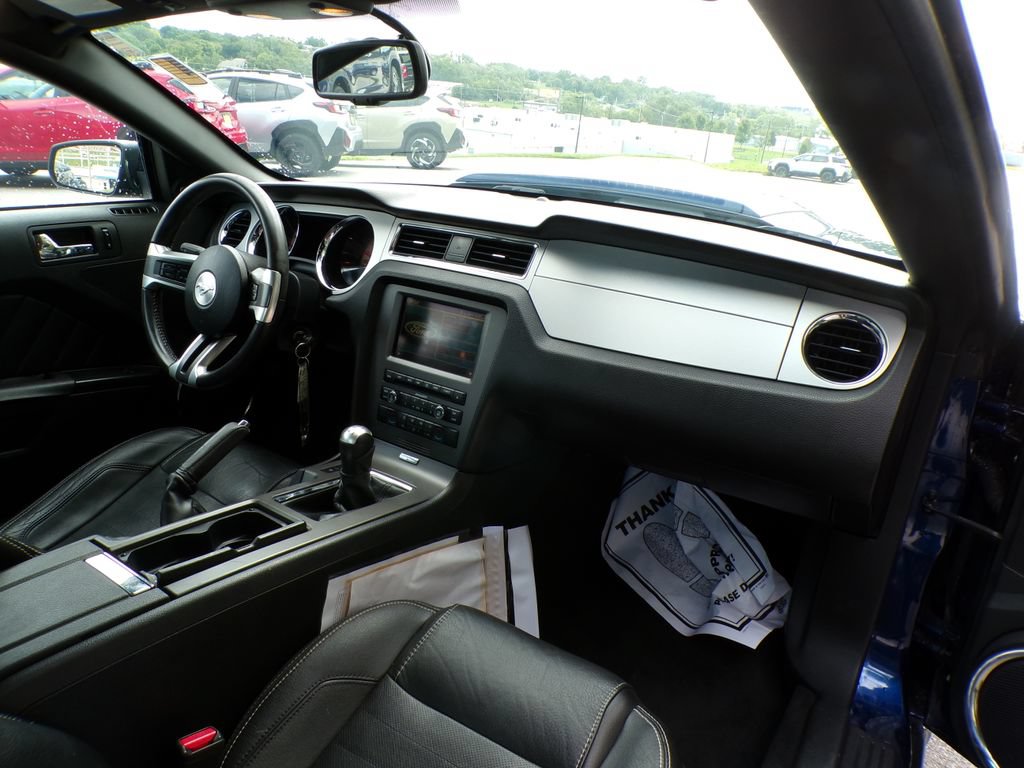 Used 2010 Ford Mustang GT RWD image 14