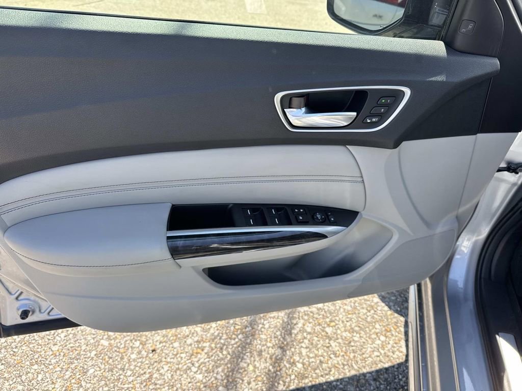 Used 2018 Acura TLX V6 w/ Technology Package FWD image 19