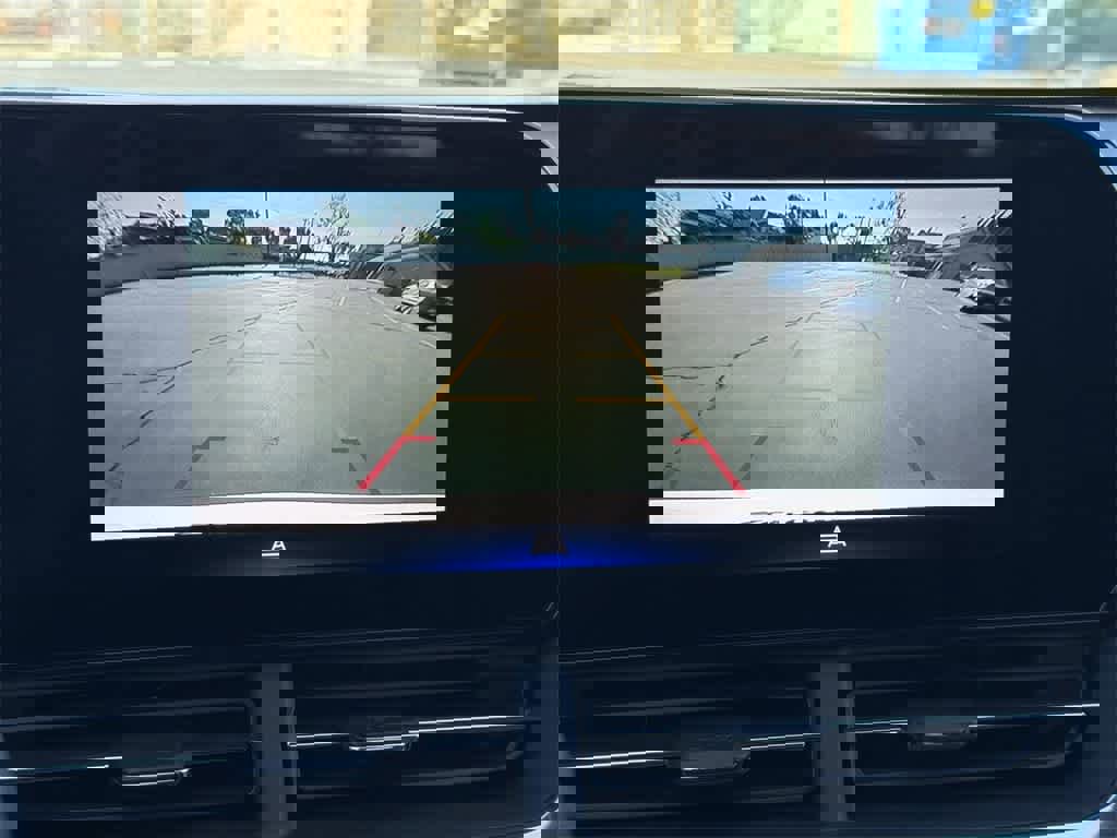 Used 2025 Chevrolet Trax RS w/ Sunroof Package image 19