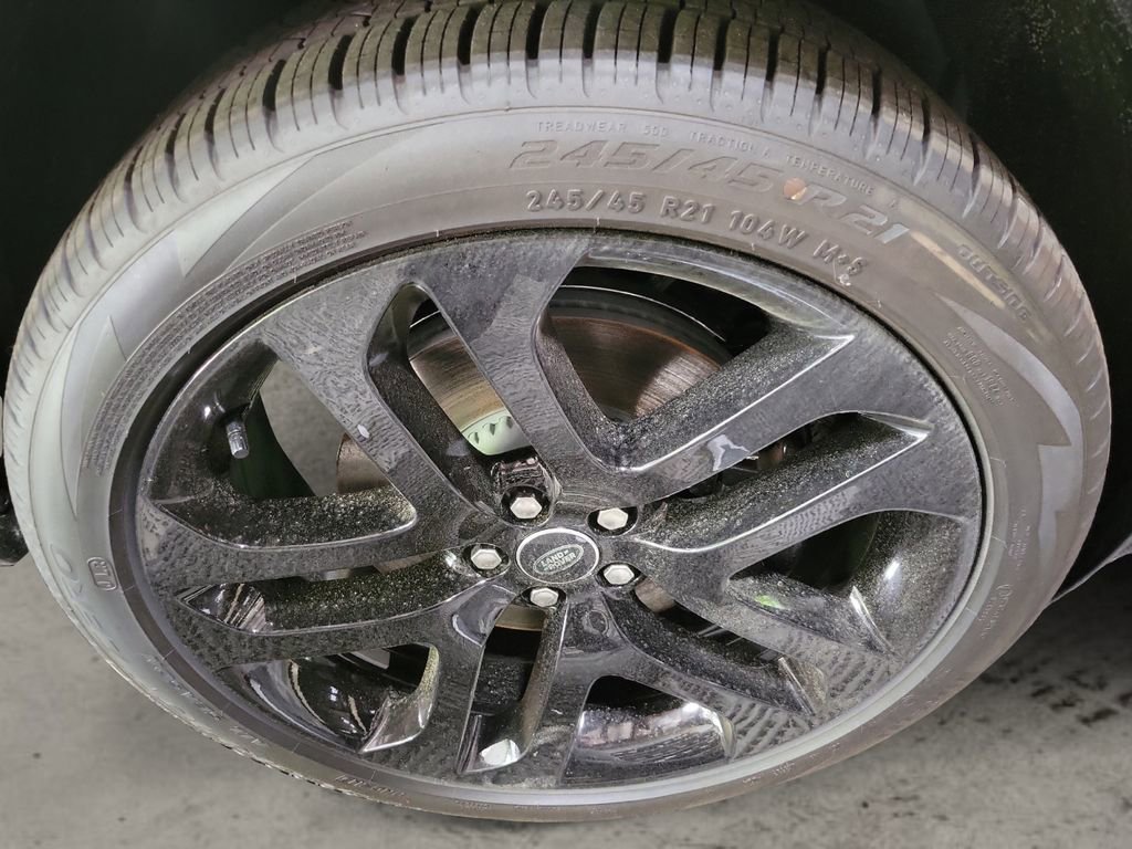 New 2025 Land Rover Discovery Sport Dynamic SE image 11