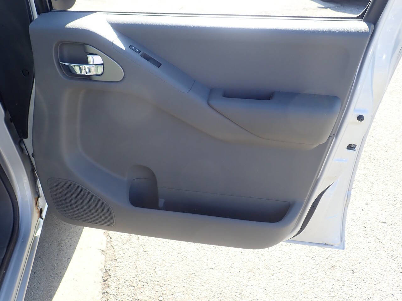 Used 2012 Nissan Frontier SV w/ SV Premium Utility Pkg image 21