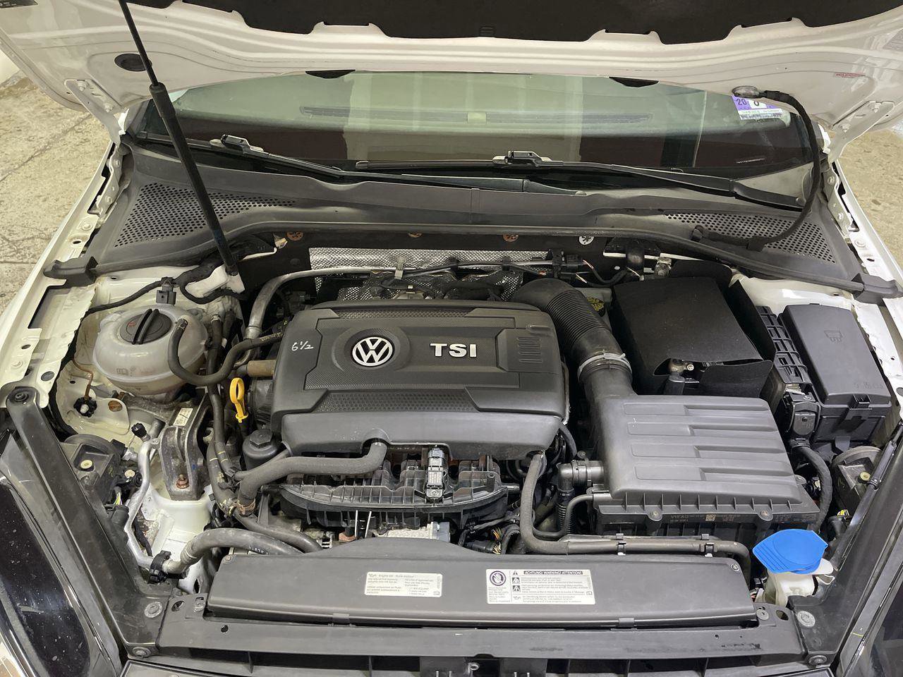 Used 2017 Volkswagen Golf Wolfsburg Edition image 25