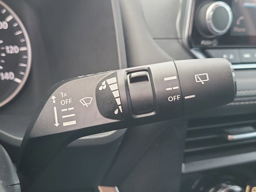 Certified 2025 Nissan Rogue SV image 33