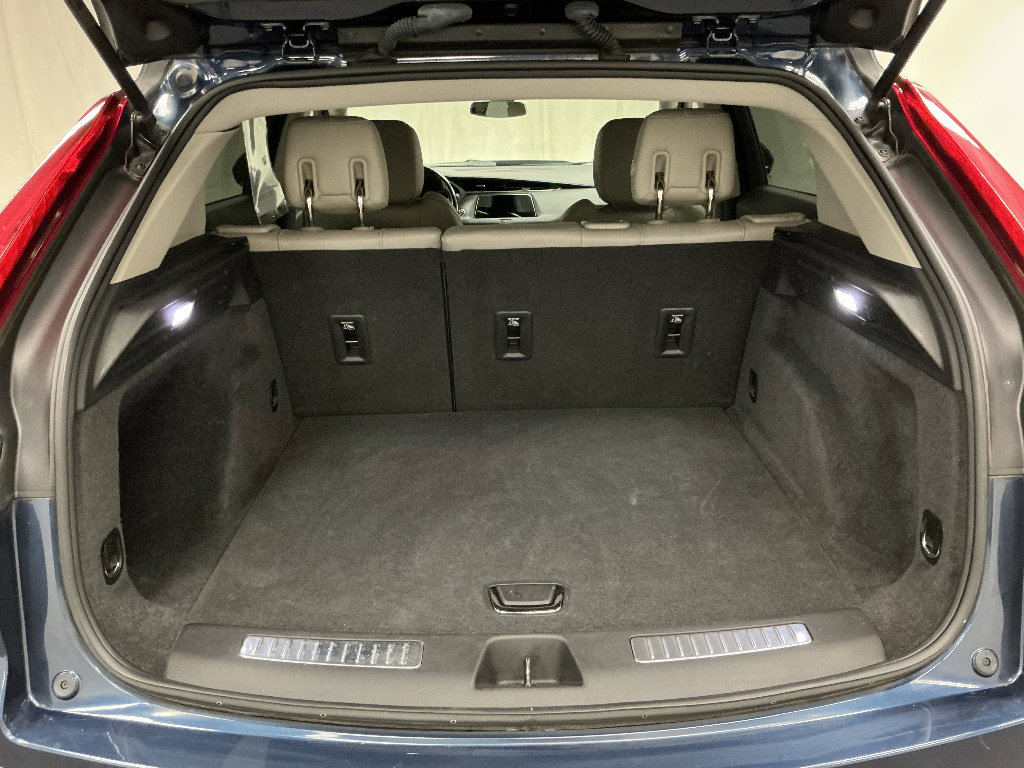 Used 2019 Cadillac XT4 Luxury w/ Cold Weather Package FWD image 25