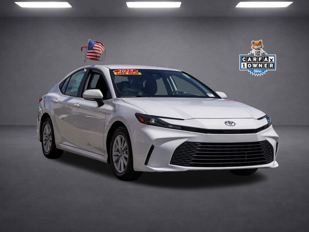 Used 2025 Toyota Camry LE image 2