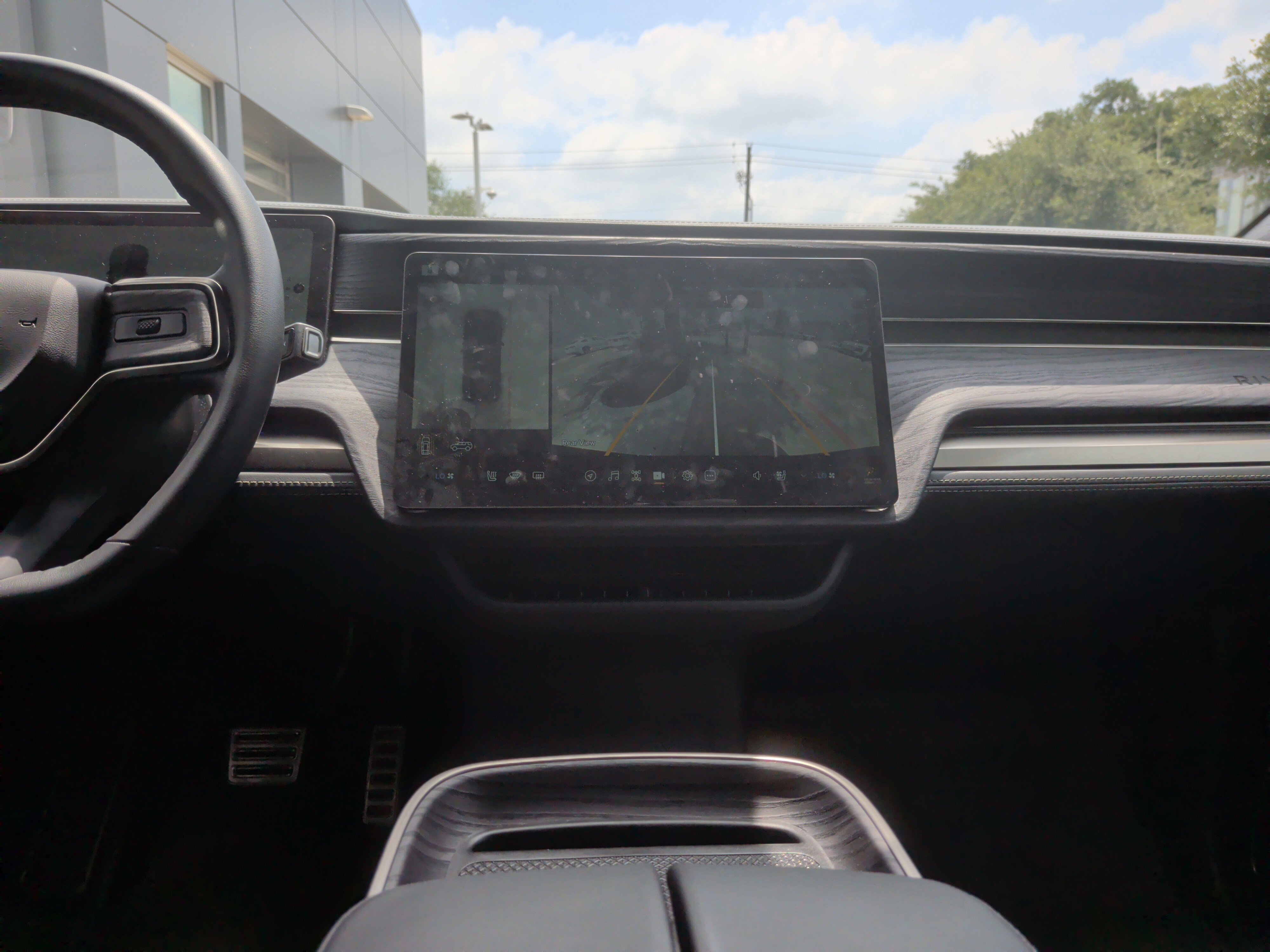 Used 2023 Rivian R1S Adventure AWD/4WD image 27