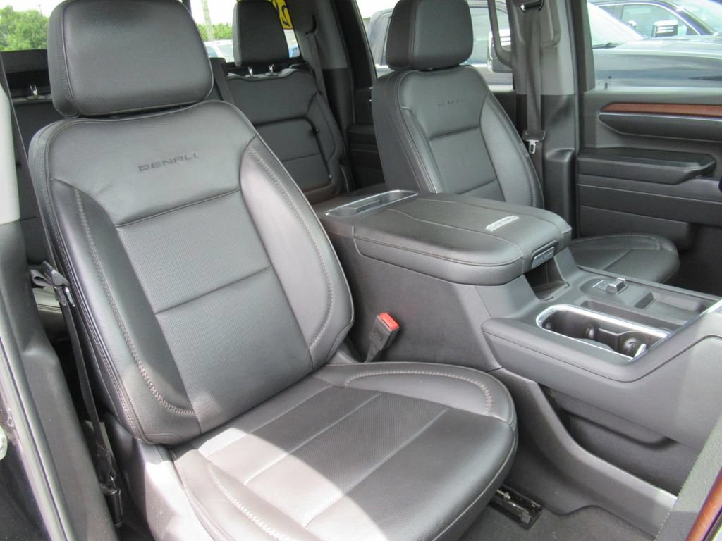 Used 2024 GMC Sierra 2500 Denali w/ Denali Reserve Package AWD/4WD image 9
