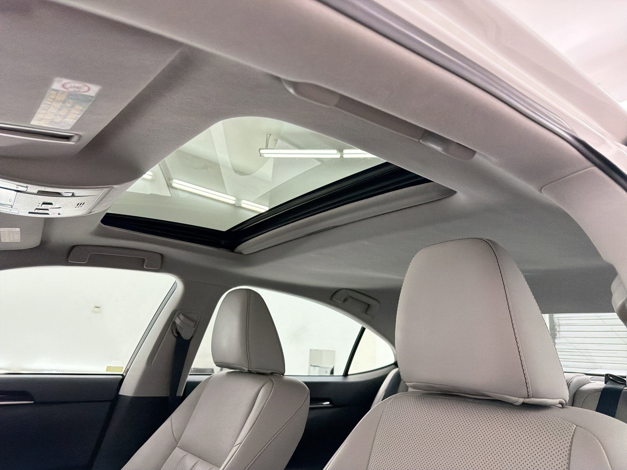 Used 2018 Lexus ES 350 w/ Luxury Package w/Wood Trim image 14