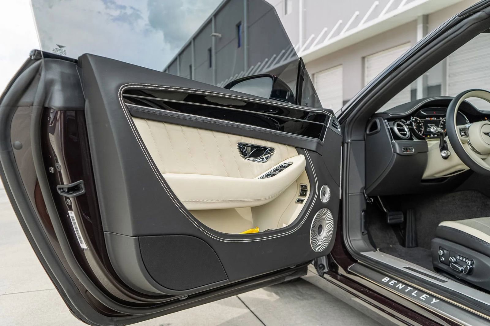 Used 2024 Bentley Continental GT V8 AWD/4WD image 29