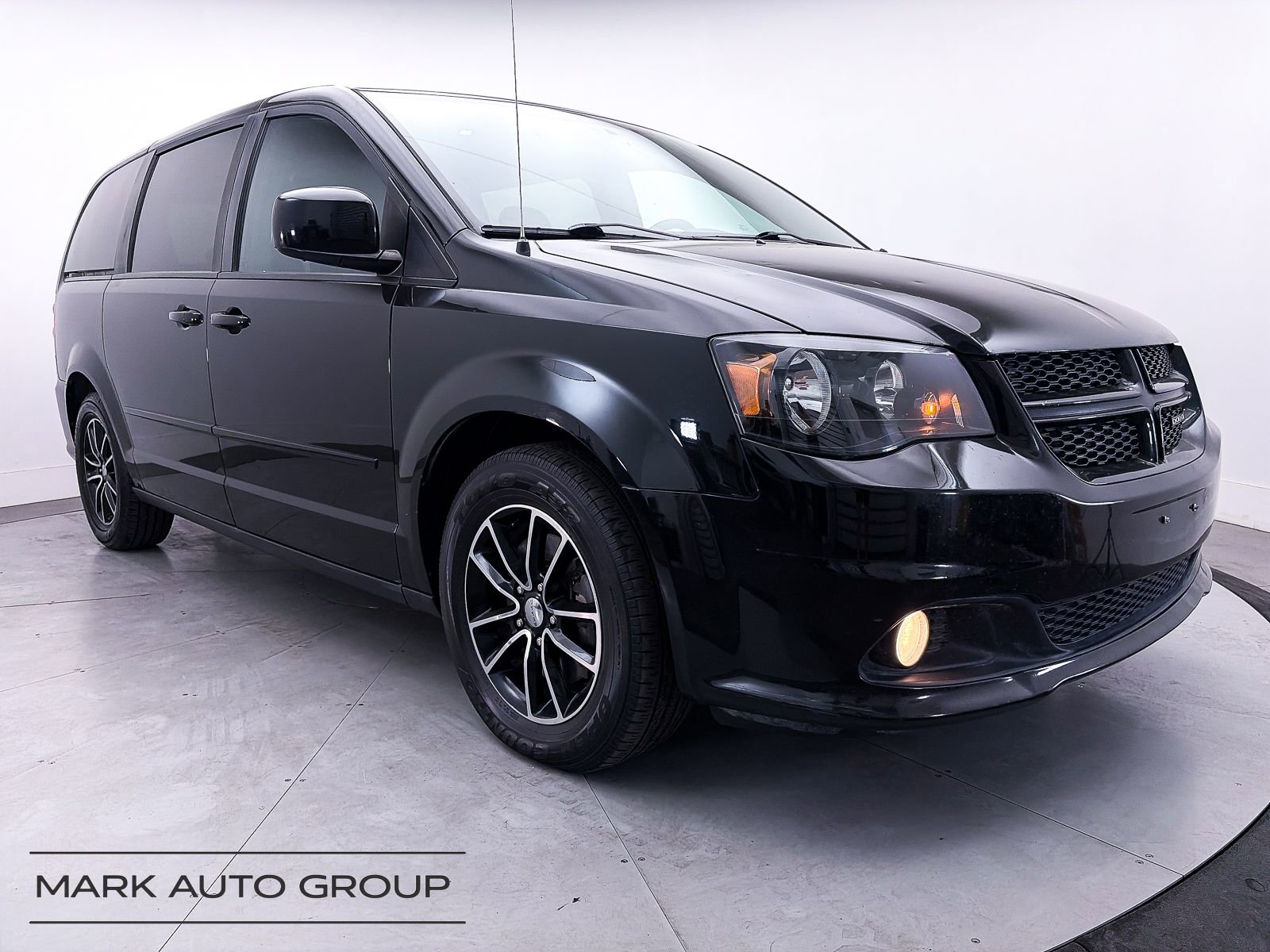 Used 2017 Dodge Grand Caravan SXT w/ Driver Convenience Group image 1