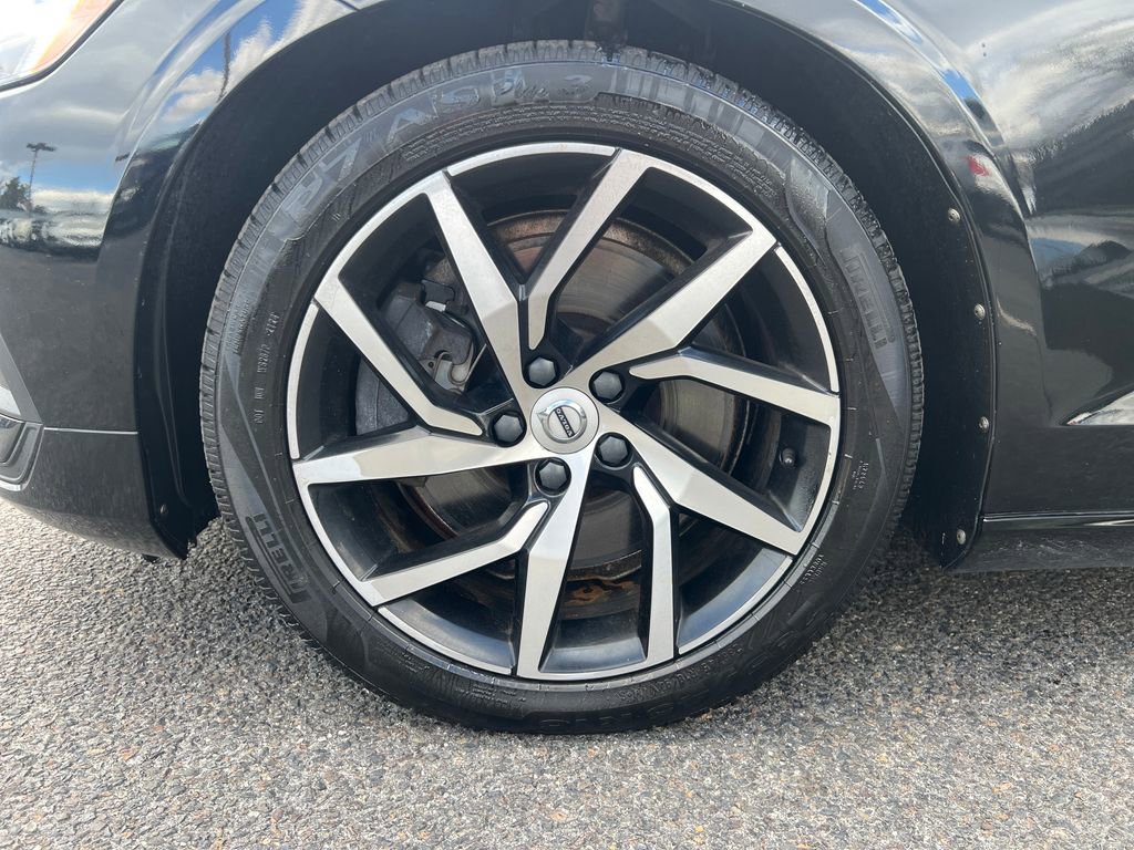 Used 2020 Volvo S60 T6 Momentum image 11