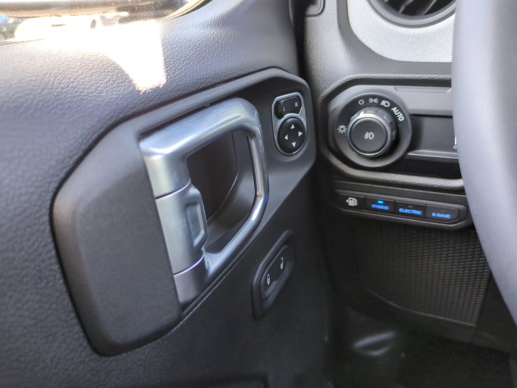 Used 2024 Jeep Wrangler Unlimited AWD/4WD image 17