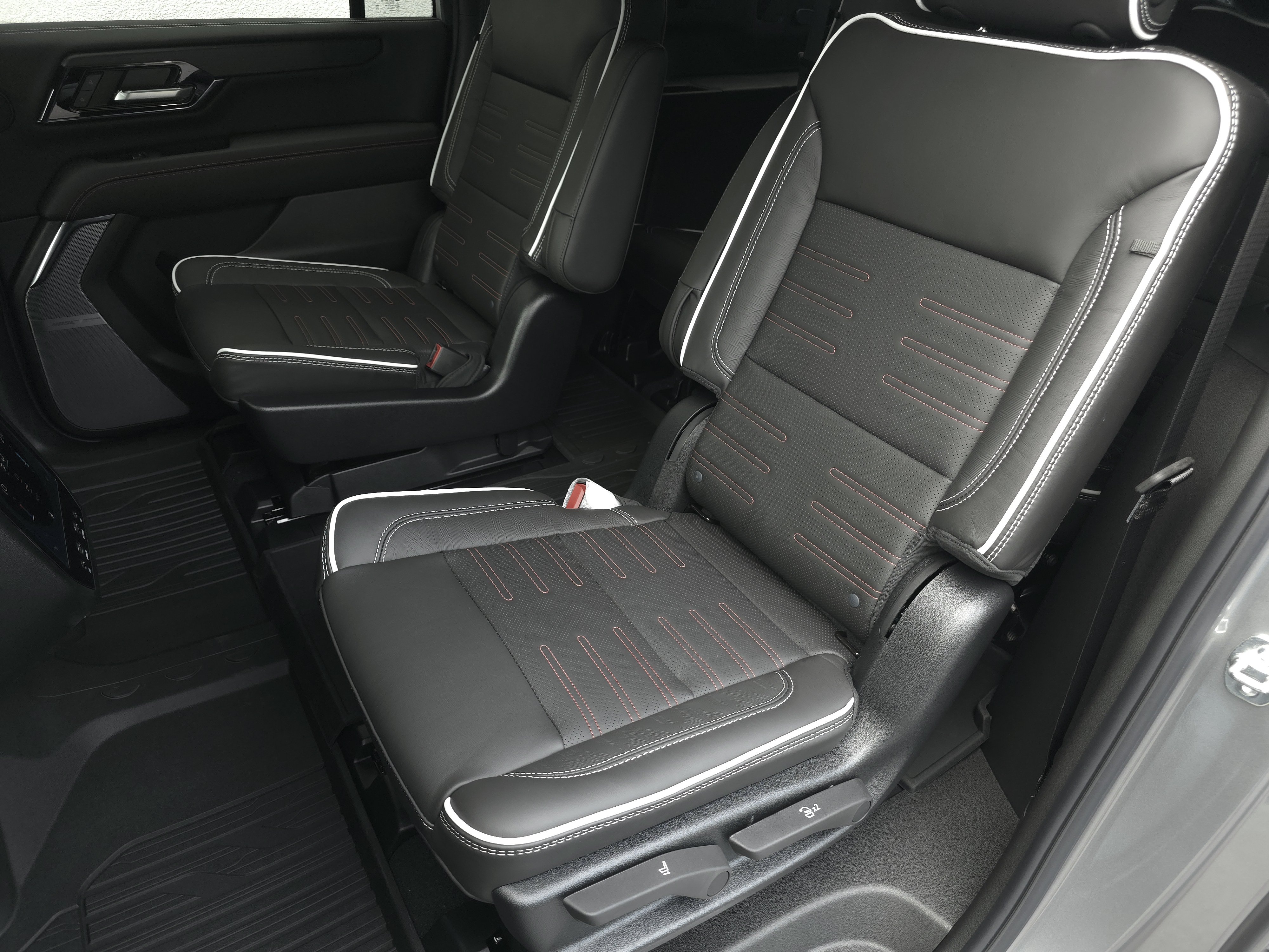 New 2026 GMC Yukon XL AT4 Ultimate w/ LPO, Floor Liner Package AWD/4WD image 38