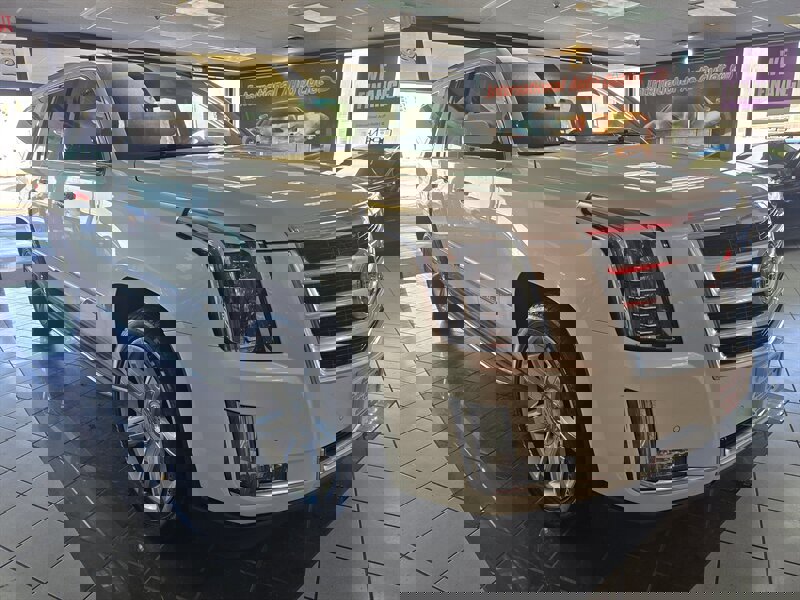 Used 2015 Cadillac Escalade ESV Luxury image 2