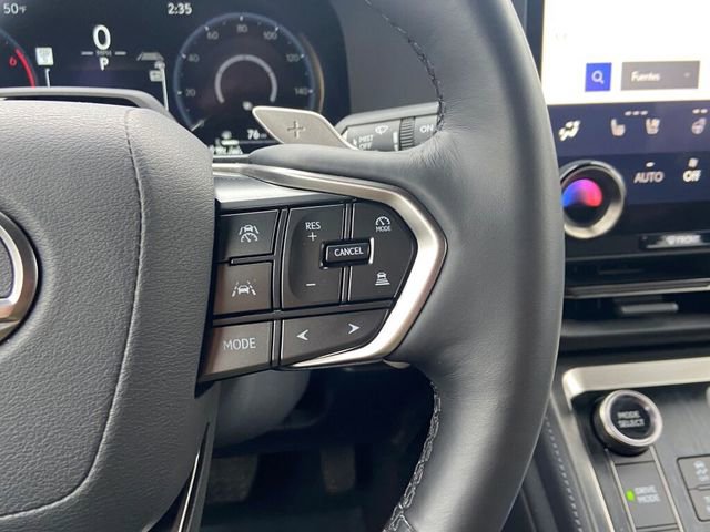 Certified 2025 Lexus GX 550 w/ Accessory Package (Z1) image 17