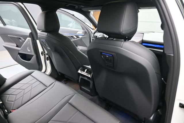 New 2026 BMW i5 eDrive40 w/ Premium Package RWD image 25