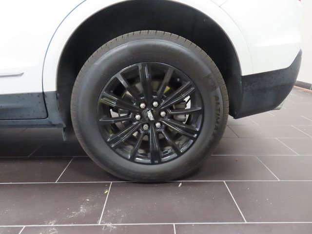 Used 2018 Cadillac XT5 Luxury w/ Driver Awareness Package image 16